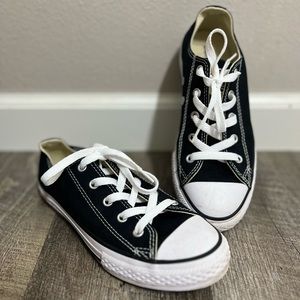 Converse classic black and white little girls size 2